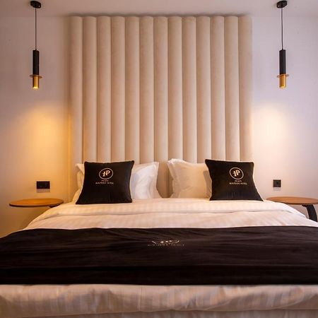 Plaza Boutique Hotel Pristina Eksteriør billede