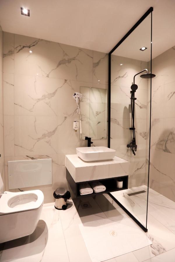 Plaza Boutique Hotel Pristina Eksteriør billede