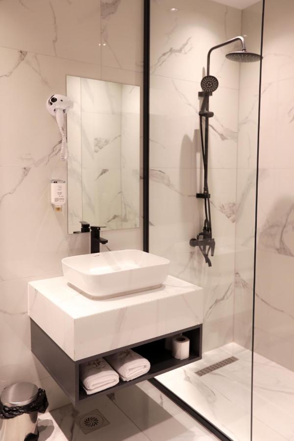 Plaza Boutique Hotel Pristina Eksteriør billede